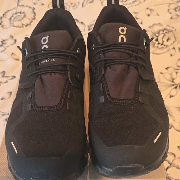 On Running Cloud 5 Womens Black Sneakers - Picture 3 of 4